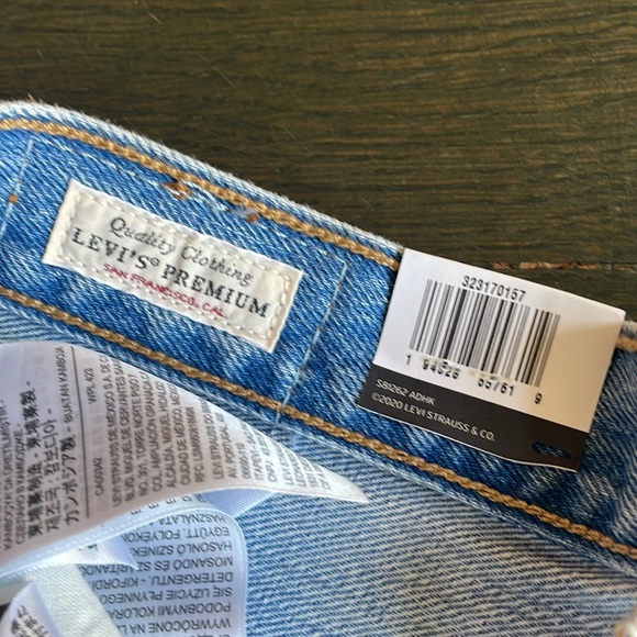 LEVIS FRESH JEAN SHORTS - Picture 4 of 4